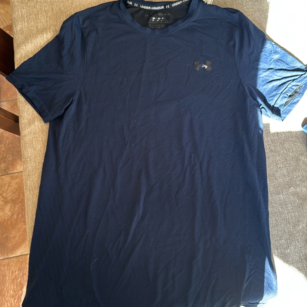 Men’s Under Armour Athletic Top Size Medium